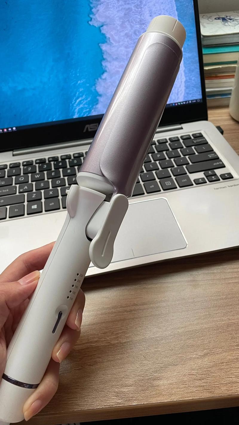 电吹风使用小技巧：让你的美丽一扫即成